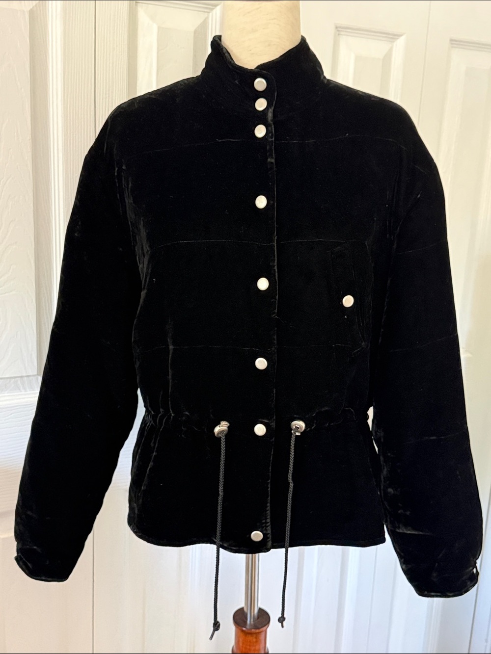 Vintage Prés de Chamonix Women's Black Velvet Drawstring Puffer Jacket Sz XL